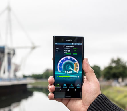 EE hits 400Mbps 4G+ download speed with Xperia XZ Premium