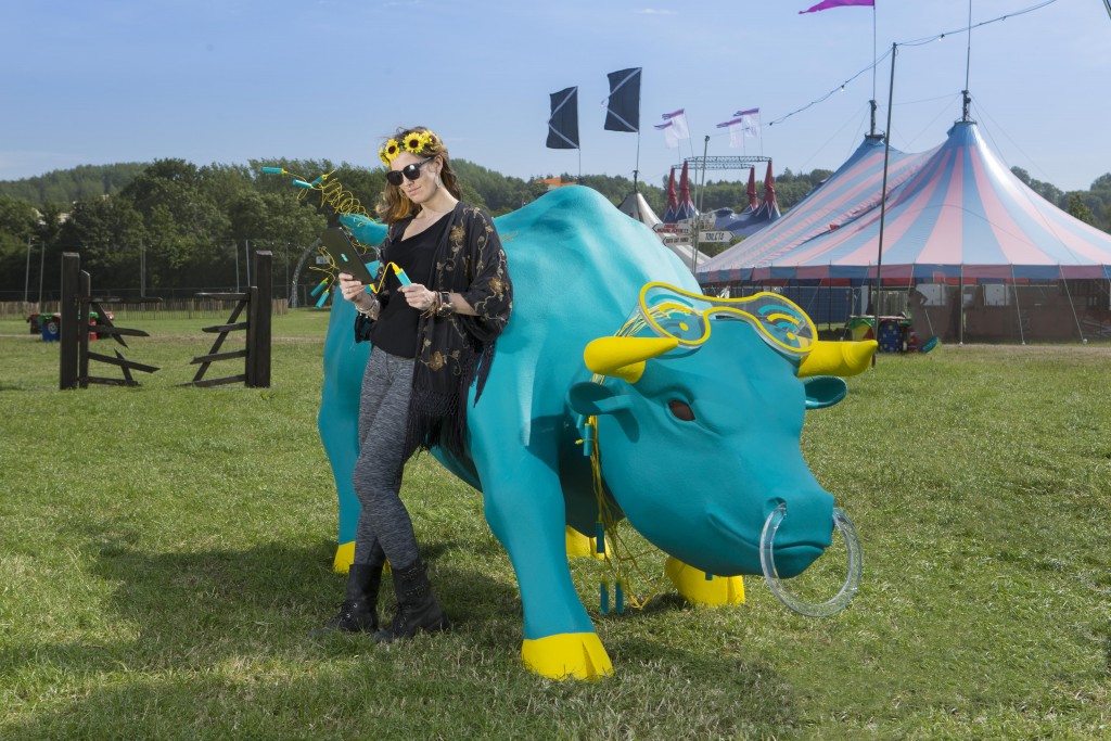 4GEE Charging Bull at Glastonbury 2015 (8)