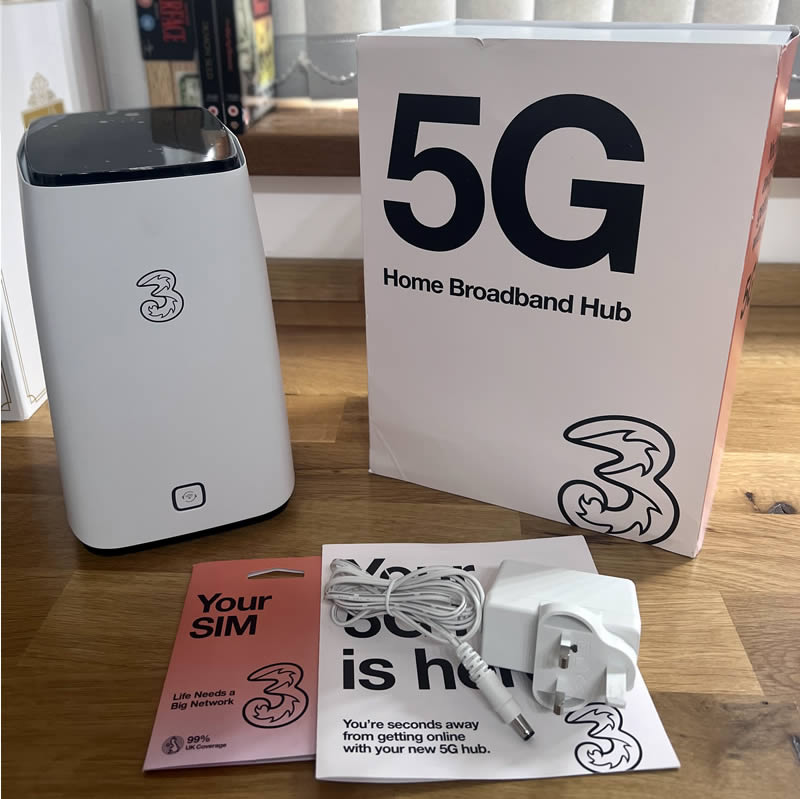 Three 5G Hub - In the box